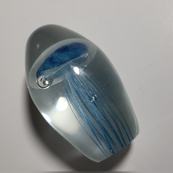 🕳️ Hand Blown Blue Jelly Fish Paperweight Art Piece (solid glass) - Picture 7 of 10